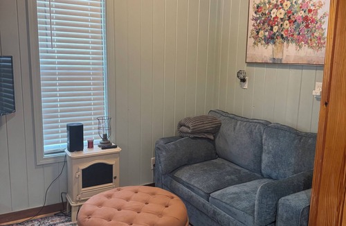 Brewton Cabin | Cozy cabin with 1 bedroom and WiFi, AC in beautiful Brewton, Alabama
