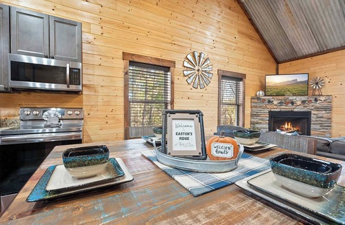 Sevierville Cabin | Cozy cabin with great views