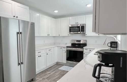 Country Club Estates House | Cozy Coastal Abode- 4bed,3bath