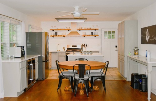 Powder Springs House | Cozy Convenient Cottage with Luxury Accommodations