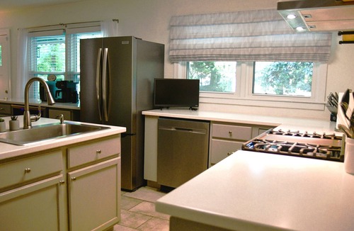 Powder Springs House | Cozy Convenient Cottage with Luxury Accommodations