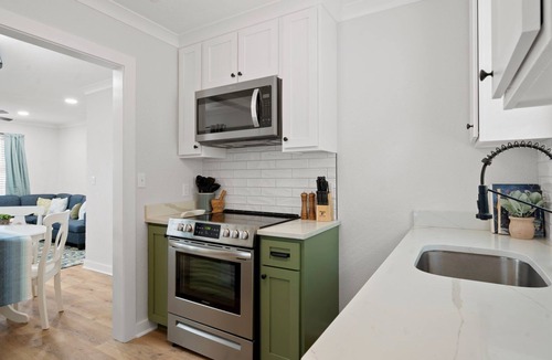 Laurel Cottage | Cozy Cottage near Downtown Laurel!