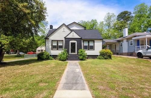 Cullman Cottage | Cozy Cottage - Newly Renovated - Minutes to Downtown - Fireplace - Sleeps 8