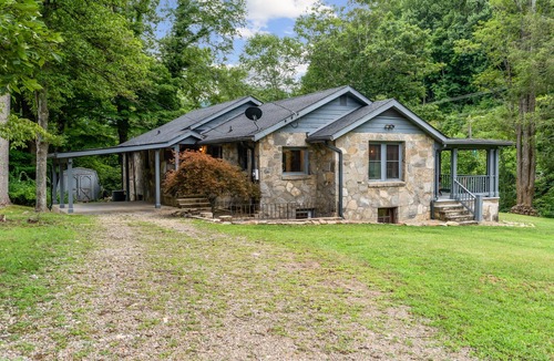 Maggie Valley Cottage | Cozy Cottage On The Creek
