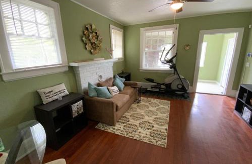Brentwood House | Cozy Cottage