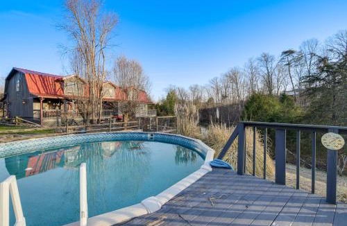 Kodak House | Cozy Cottage w/Pool Btwn Knoxville & Pigeon Forge