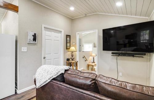 Kodak House | Cozy Cottage w/Pool Btwn Knoxville & Pigeon Forge