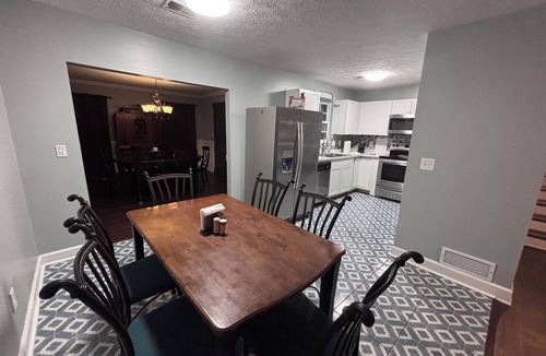 Powder Springs House | Cozy country house w relaxing porch, & back patio.