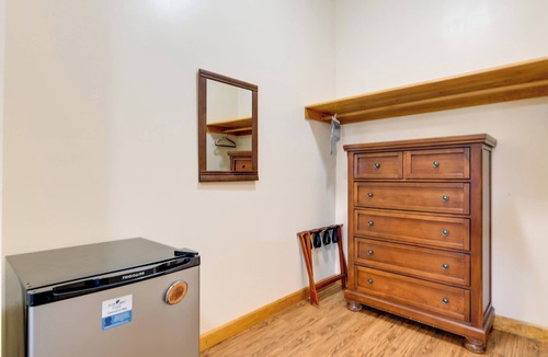 Waynesville Apartment | Cozy Couple’s Getaway Near Cataloochee Ski Area!