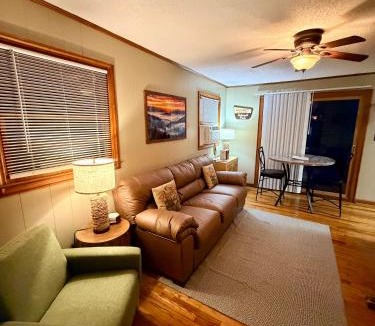 Maggie Valley Hotel | Cozy Creek Cottages