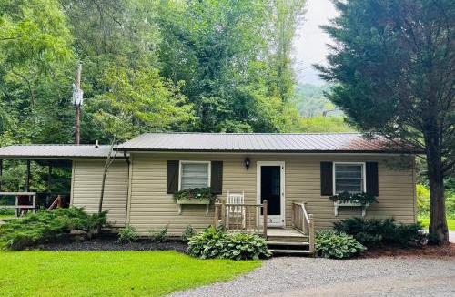 Maggie Valley Hotel | Cozy Creek Cottages