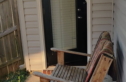 New Castle Bed & Breakfast | Cozy garden home in Birmingham Alabama.