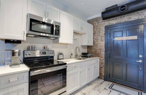 Historic District - North Cottage | Cozy Historic 1790 Guest House Steps to River St