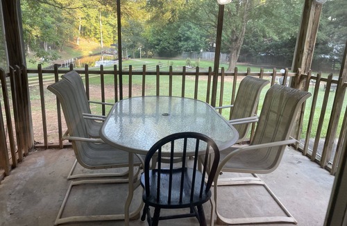 Eatonton House | Cozy home on Lake Oconee w/gameroom & Golden Tee