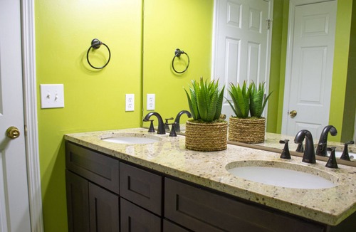 Ellenwood House | Cozy In-Town Island Get Away 15 minutes from the city