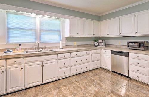 Jonesboro House | Cozy Jonesboro Abode w/ Yard - 18 Mi to Dtwn!