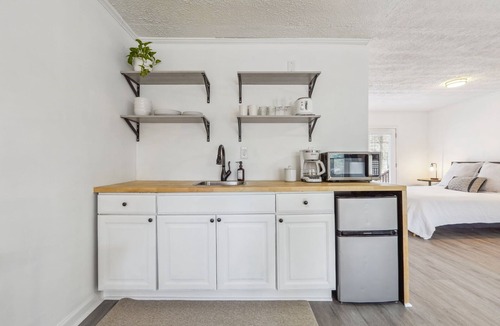 Kennesaw Apartment | Cozy Kennesaw Apartment Close to KSU w/EV Charger