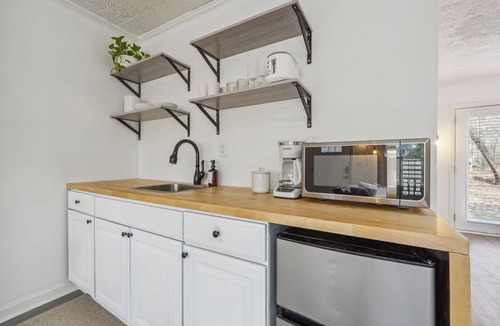 Kennesaw Apartment | Cozy Kennesaw Apartment Close to KSU w/EV Charger