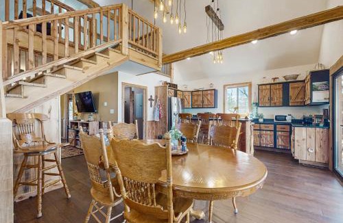 Dandridge House | Cozy Lake Front Cabin Sleeps 4 Dock Play Yard