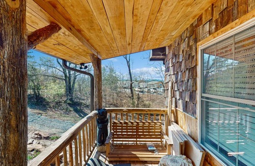 Dandridge House | Cozy Lake Front Cabin Sleeps 4 Dock Play Yard