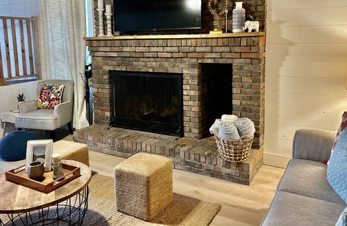 Crane Hill House | Cozy Lake House located on Smith Lake. 15 Steps to the Water!!