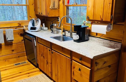 Del Rio Cabin | Cozy Log cabin tucked away in the Smokey Mountain, Pet friendly, Sauna, Hot Tub