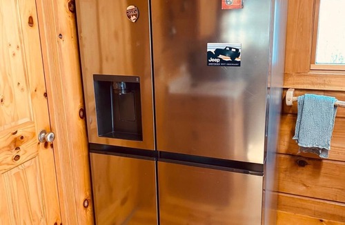 Del Rio Cabin | Cozy Log cabin tucked away in the Smokey Mountain, Pet friendly, Sauna, Hot Tub