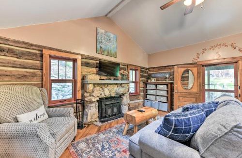 Clyde Apartment | Cozy Mama Bear Cabin with Mountain Views!