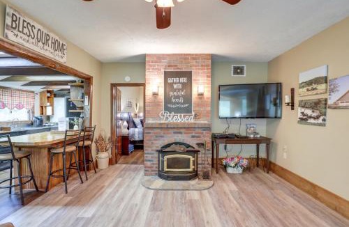 Mars Hill House | Cozy Mars Hill Farmhouse w/Scenic Views