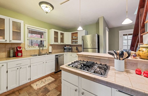 Waynesville House | Cozy Mountain Getaway w/Hot Tub!