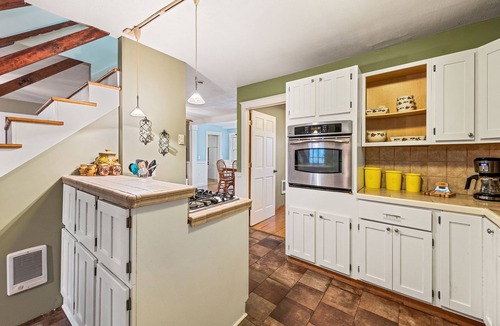 Waynesville House | Cozy Mountain Getaway w/Hot Tub!