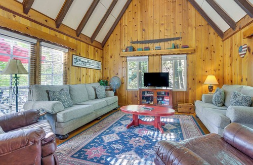 Cedar Glen Cabin | Cozy Mtn Cabin in Lake Arrowhead, 2 Mi to Village!