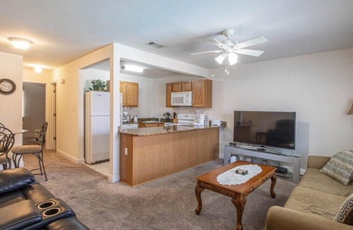 Biloxi Condo | Cozy Oak Shores Unit 115 in Biloxi - Perfect for a Nice Getaway!