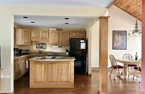 North Conway Condo | Cozy Private Mountain Retreat, 5 min to Cranmore, 10 to Attitash, 3 mins to town