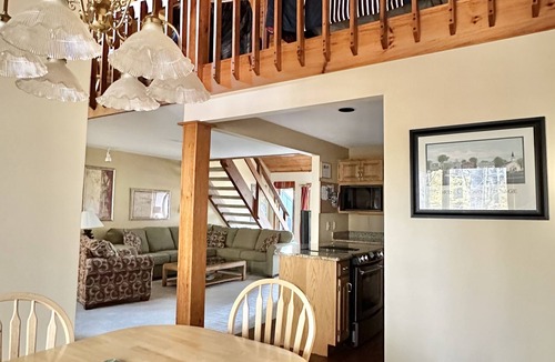 North Conway Condo | Cozy Private Mountain Retreat, 5 min to Cranmore, 10 to Attitash, 3 mins to town