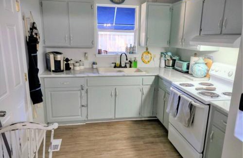Old Town House | COZY-Quiet Cottage Pets Kitchen
