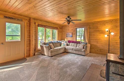 Camp Grove House | Cozy Riverfront Getaway: Fishing On-Site!