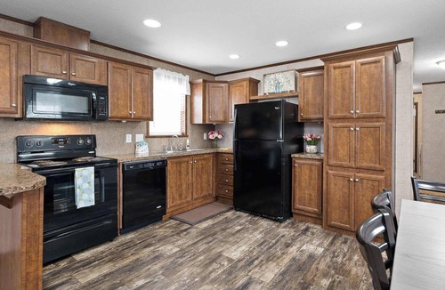 Kendall House | Cozy Sports & Rec Hiking Trail & Hot Tub Retreat