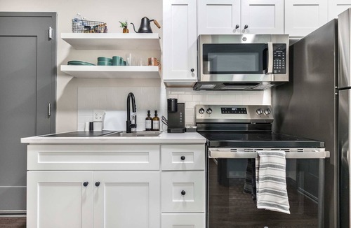 Macon Apartment | Cozy Stay Next To Atrium Hospital | Walk Score 74; Mercer Music at Capricorn – ~