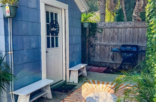 Lakeland Apartment | Cozy studio by beautiful Lake Morton and close to downtown Lakeland.