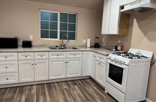 Winnetka Apartment | Cozy studio in amazing Los Angeles with WiFi, AC, full equip !