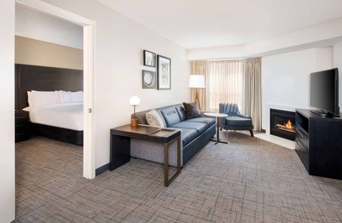 Town Center Hotel | Cozy Suite Escape! 4 2BR Units w/Kitchens & Free Breakfast! Outdoor Pool, Gym