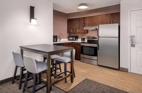 Town Center Hotel | Cozy Suite Escape! 4 2BR Units w/Kitchens & Free Breakfast! Outdoor Pool, Gym
