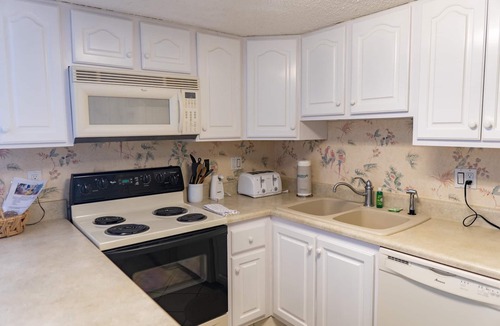 Sunnyside Condo | Cozy two bedroom, 2.5 bath, gulf-front tower unit on west end of beach