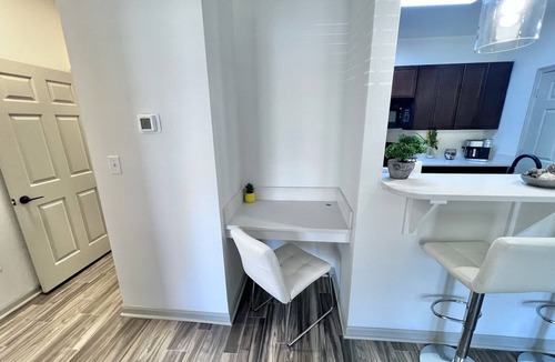 Huntsville Apartment | Cozy-King 1-bedroom w/pool & gym