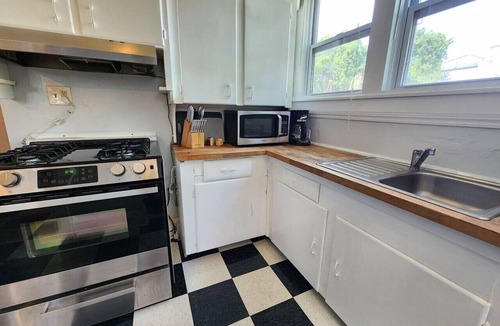 Colonialtown North House | Cozy Vintage Bungalow @Mills50 District