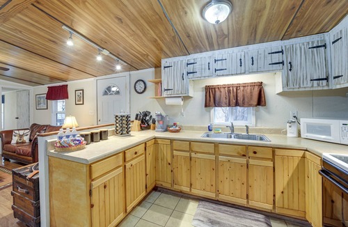 Waynesville House | Cozy Waynesville Home w/Porch by Blue Ridge Pkwy