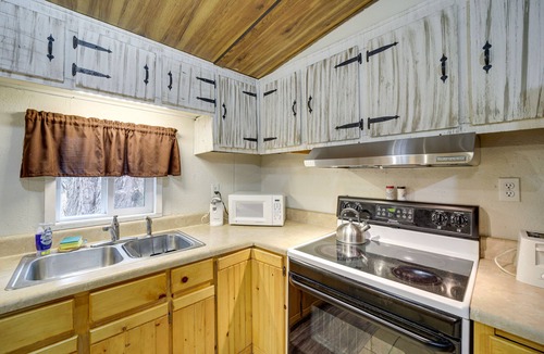 Waynesville House | Cozy Waynesville Home w/Porch by Blue Ridge Pkwy