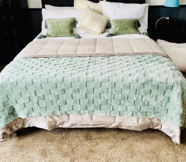Felton Apartment | Cranes Nest Garden Lake Apt, HotTub, Boat, Parking