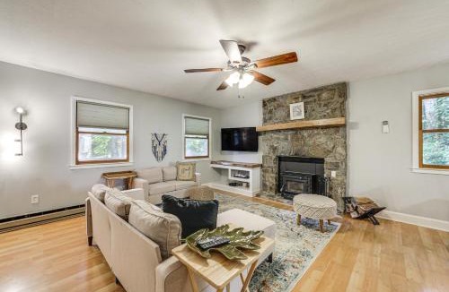 Maggie Valley House | Creek View + Hot Tub: Woodsy Maggie Valley Cottage